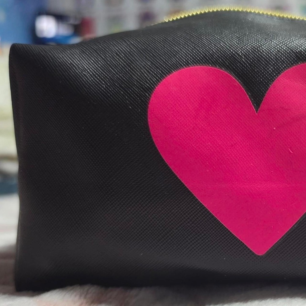 ELLE Paris Black Cosmetic Makeup Bag Pink Heart Gold Zipper Pouch Accessory